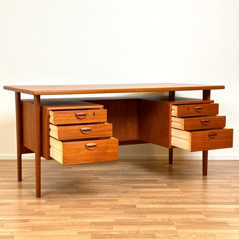 Writing desk "FM60" in teak by Kai Kristiansen for Feldballes Møbelfabrik, 1950s-60s, Denmark - Beyo Vintage
