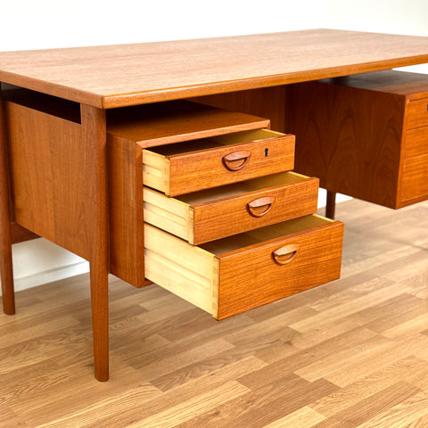 Writing desk "FM60" in teak by Kai Kristiansen for Feldballes Møbelfabrik, 1950s-60s, Denmark - Beyo Vintage