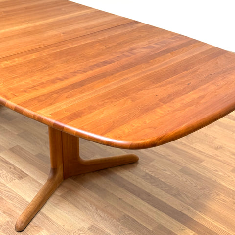 Dining table in cherry by Skovby Møbelfabrik, Model 75, ca. 1980s, Denmark - Beyo Vintage