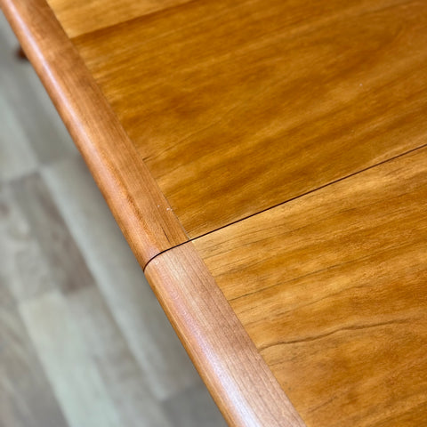 Dining table in cherry wood, 1970s, Denmark - Beyo Vintage
