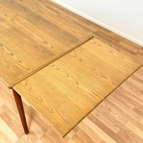 Dining table in teak in oak and teak, 1950s-60s, Denmark - Beyo Vintage