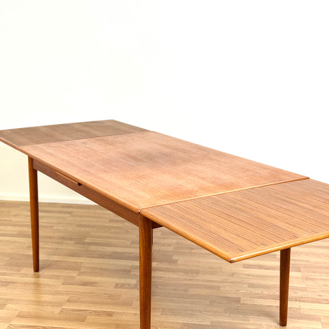 Dining table in teak, 1950s-60s, Denmark - Beyo Vintage