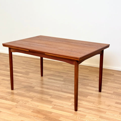 Dining table in teak, 1950s-60s,Denmark - Beyo Vintage