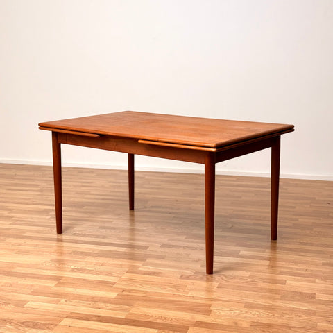 PRICE Dining table in teak, 1950s-60s, Denmark - Beyo Vintage