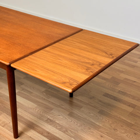 PRICE Dining table in teak, 1950s-60s, Denmark - Beyo Vintage