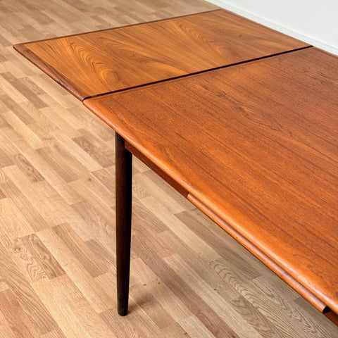 Dining table in teak, 1950s-60s, Denmark