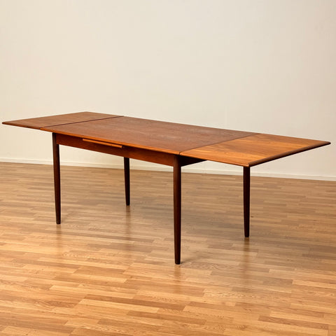 Dining table in teak, 1950s-60s, Denmark