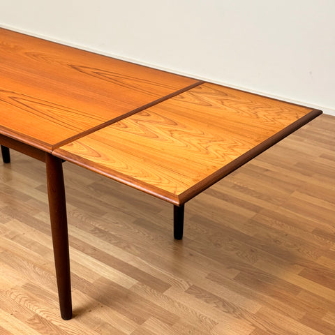 Dining table in teak, 1950s-60s, Denmark