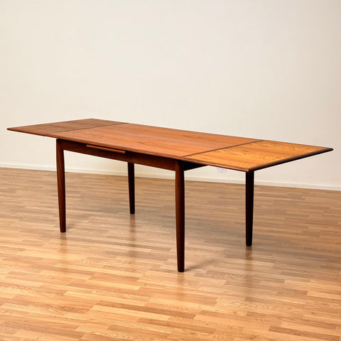 Dining table in teak, 1950s-60s, Denmark