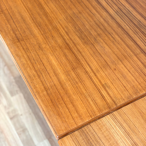Dining table in teak and oak, 1950s-60s, Denmark - Beyo Vintage