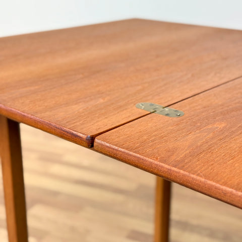 Dining table in teak and oak by Børge Mogensen, 1950s-60s, Denmark - Beyo Vintage