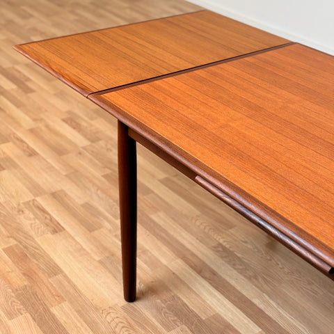 PRICE Dining table in teak, 1950s-60s, Denmark - Beyo Vintage