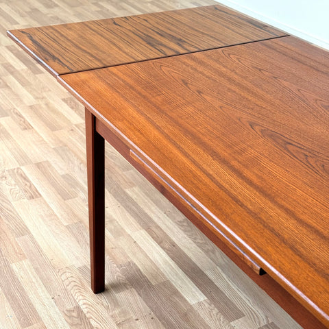 Dining table in teak with 2 ext boards, 1950s-60s, Denmark - Beyo Vintage
