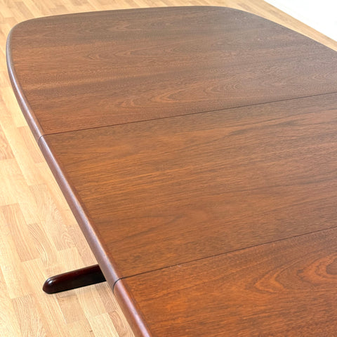 Dining table in walnut by Skovby Møbelfabrik, 1960s-70s, Denmark - Beyo Vintage