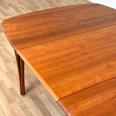 Dining table "Timeless" in oak by Haslev Møbelsnedkeri, 1990s, Denmark - Beyo Vintage