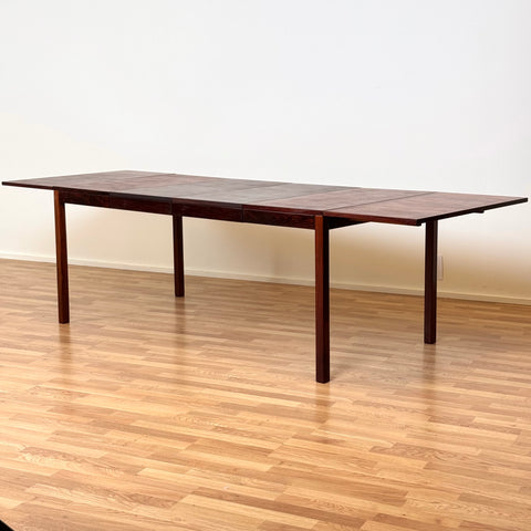 Dining table with 4 extensions by Vejle møbelfabrik, 1950s-60s, Denmark - Beyo Vintage