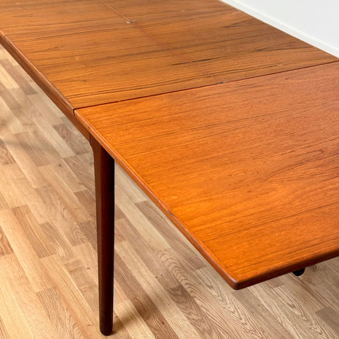Extendable dining table in teak by Vamo, 1950s-60s, Denmark - Beyo Vintage