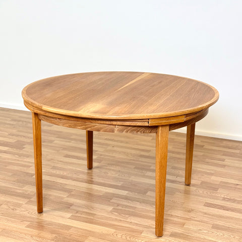 Flip-flap round dining table in oak by Dyrlund, 1970s, Denmark - Beyo Vintage