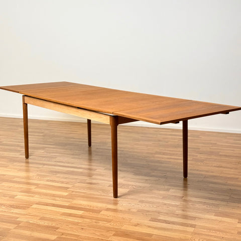 Large dining table in oak, 1950s-60s, Denmark - Beyo Vintage