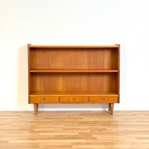 Low bookshelf in teak, 1950s-60s, Denmark - Beyo Vintage