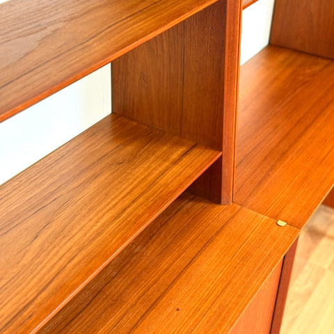Modular bookshelf system in teak and beech, 1960s-70s, Sweden - Beyo Vintage