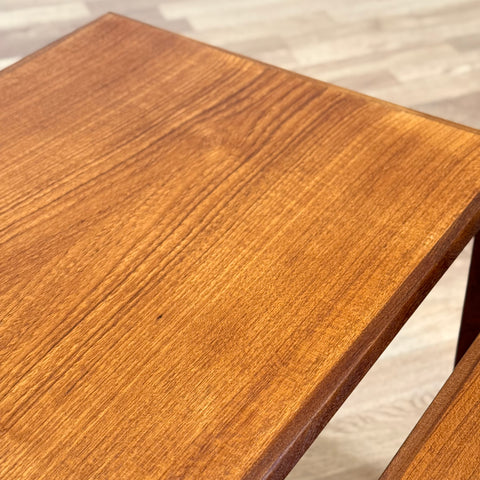 Nest of tables in teak, 1950s-60s, Denmark - Beyo Vintage