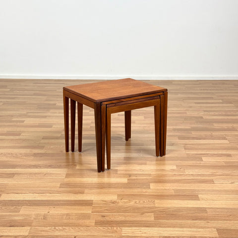 Nest of tables in teak, 1950s-60s, Denmark - Beyo Vintage