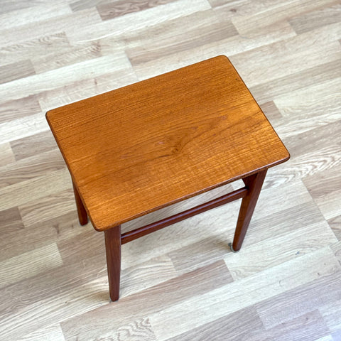 Nest of tables in teak, 1950s-60s Denmark - Beyo Vintage