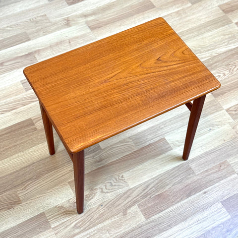 Nest of tables in teak, 1950s-60s Denmark - Beyo Vintage
