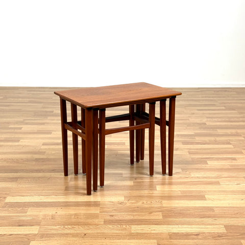 Nest of tables in teak, 1950s-60s Denmark - Beyo Vintage