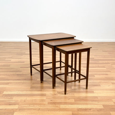 Nest of tables in walnut, 1970s, Denmark - Beyo Vintage
