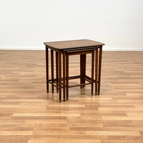 Nest of tables in walnut, 1970s, Denmark - Beyo Vintage