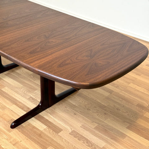 Oval dining table by Skovby Møblefabrik, ca. 1970s, Denmark - Beyo Vintage