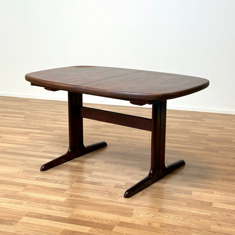 Oval dining table by Skovby Møblefabrik, ca. 1970s, Denmark - Beyo Vintage