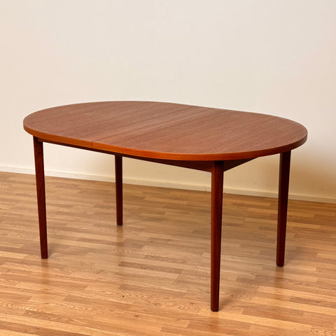 Oval dining table with extension, in teak, Nils Johnsson, Troeds, 1950s-60s - Beyo Vintage