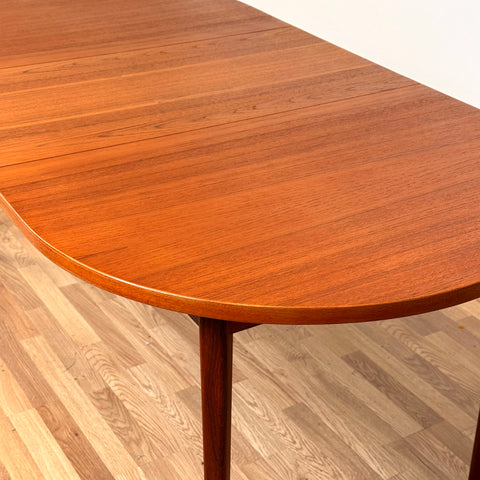 Oval dining table with extension, in teak, Nils Johnsson, Troeds, 1950s-60s - Beyo Vintage