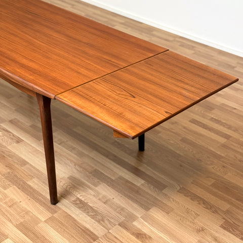 PRICE Dining table in teak, 1950s-60s, Denmark - Beyo Vintage