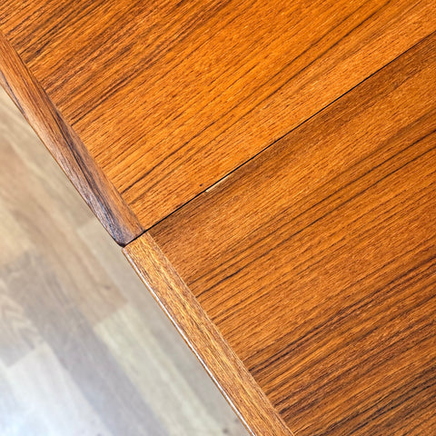 Round dining table in teak, 1950s-60s, Denmark - Beyo Vintage