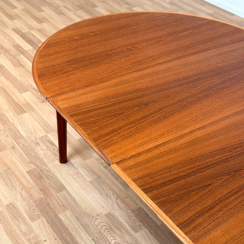 Round dining table in teak, 1950s-60s, Denmark - Beyo Vintage