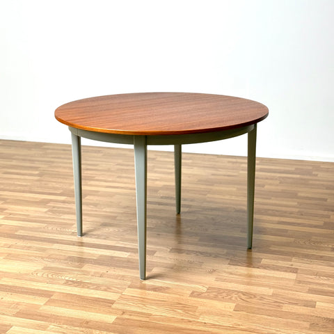 Round dining table in teak, 1950s-60s, Sweden - Beyo Vintage