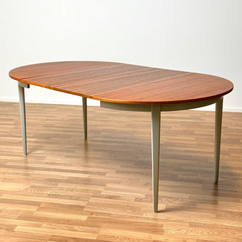 Round dining table in teak, 1950s-60s, Sweden - Beyo Vintage