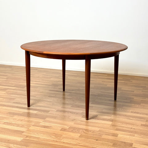 Round dining table in teak by Skovmand & Andersen, 1950s-60s, Denmark - Beyo Vintage