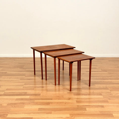Set of 3 nest of tables in teak, 1950s-60s Denmark - Beyo Vintage