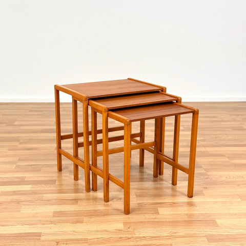 Set of 3 tables in teak, 1950s-60s - Beyo Vintage
