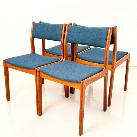 Set of 4 dining chairs by Johannes Andersen, Denmark - Beyo Vintage
