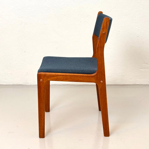 Set of 4 dining chairs by Johannes Andersen, Denmark - Beyo Vintage