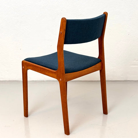 Set of 4 dining chairs by Johannes Andersen, Denmark - Beyo Vintage