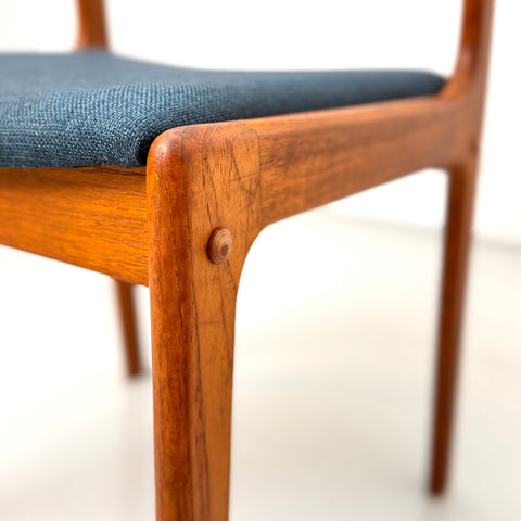 Set of 4 dining chairs by Johannes Andersen, Denmark - Beyo Vintage