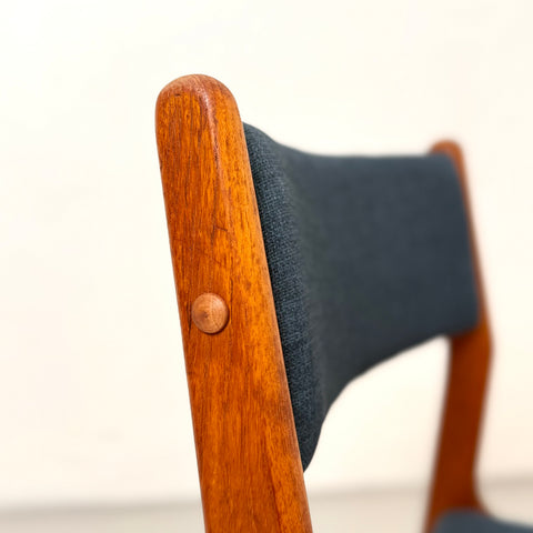 Set of 4 dining chairs by Johannes Andersen, Denmark - Beyo Vintage