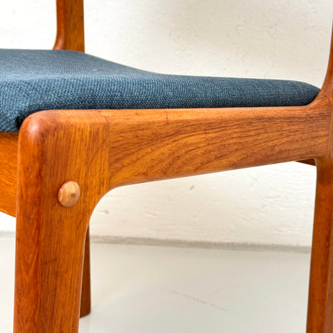 Set of 4 dining chairs by Johannes Andersen, Denmark - Beyo Vintage